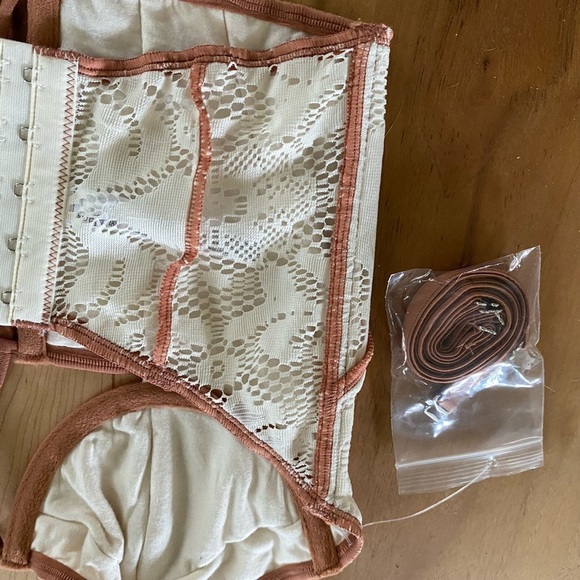 Out From Under Corsé Kiera Lace-Up Lace-Up Corset Top - Cream and Tan Coquette M - Picture 9 of 10